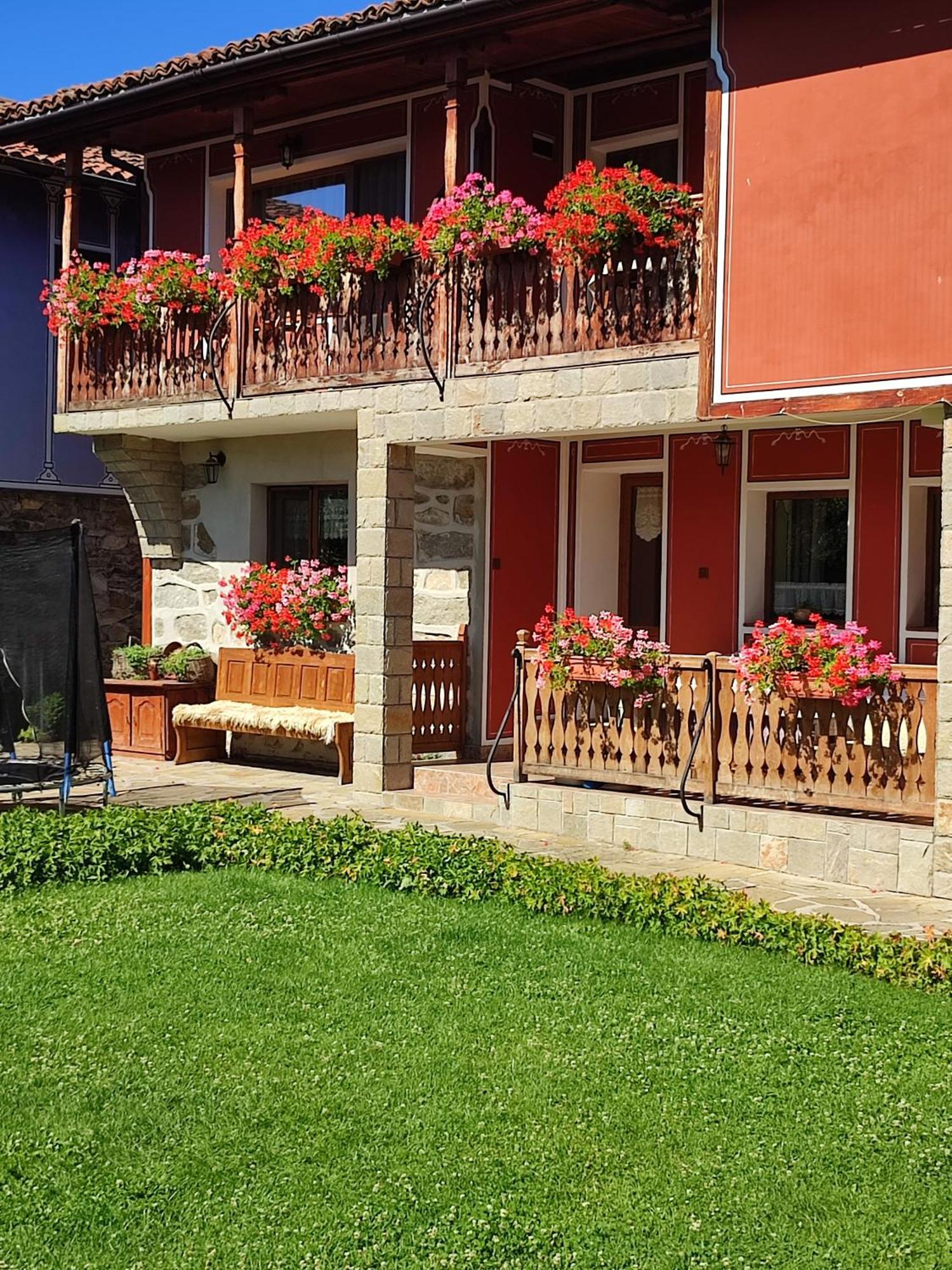 Hotel Радкината Къща Kopriwschtiza Exterior foto