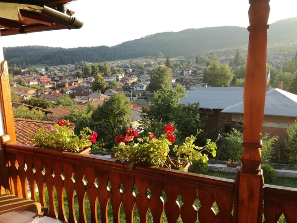 Hotel Радкината Къща Kopriwschtiza Exterior foto